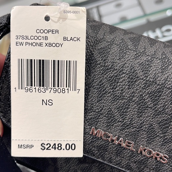 MICHAEL KORS
COOPER EW Phone XBody 
Black 
NWT - Picture 8 of 16